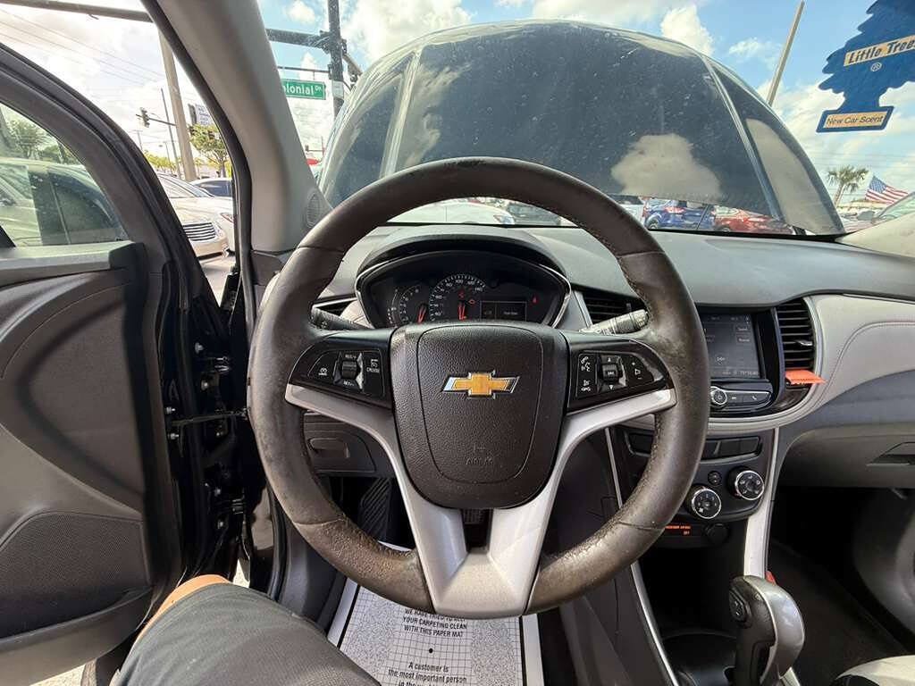 Used 2020 Chevrolet Trax LT w/ Driver Confidence Package FWD image 21