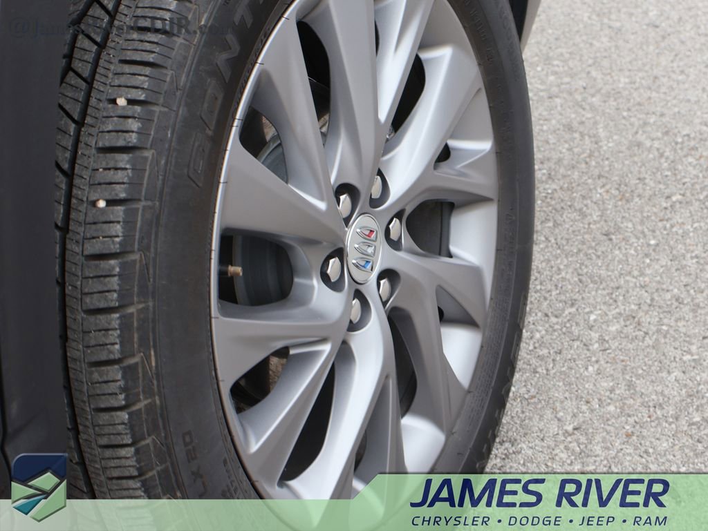 Used 2025 Buick Enclave Preferred image 39