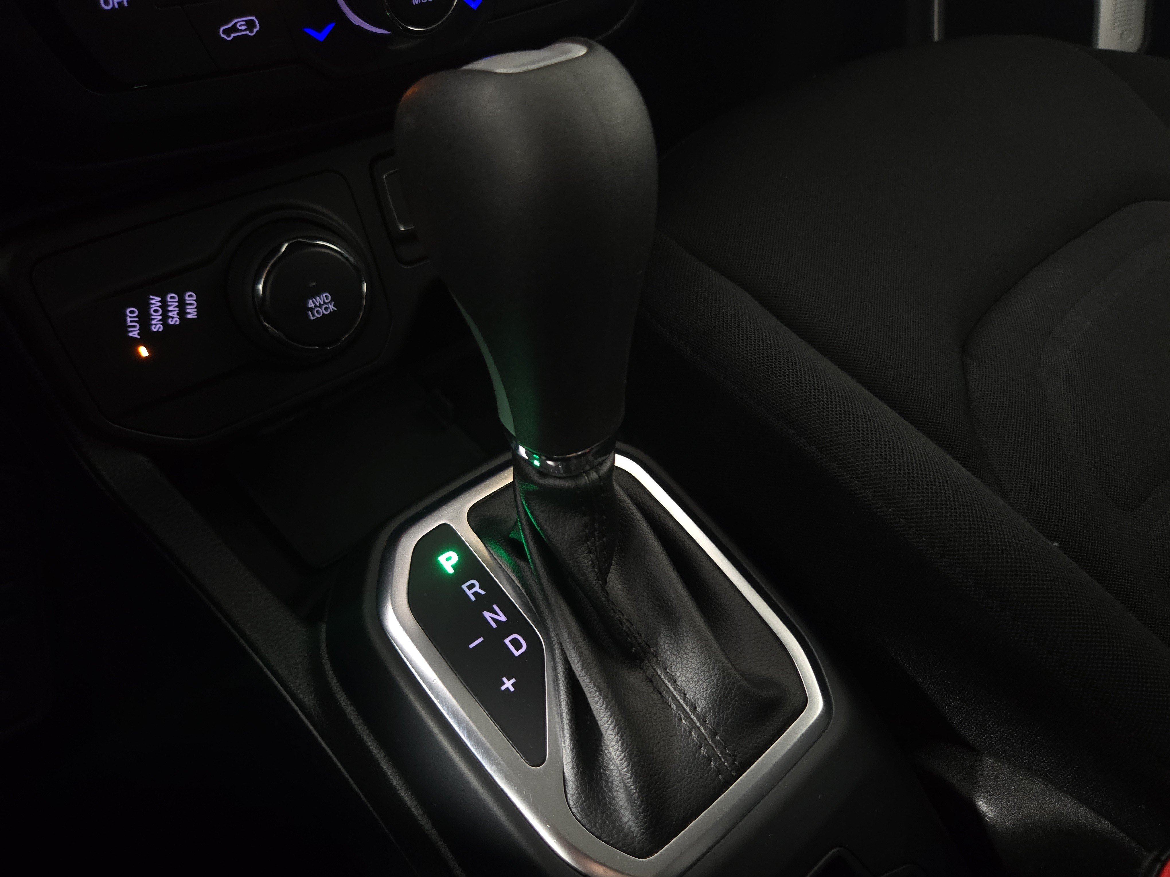 Used 2020 Jeep Renegade Latitude w/ Cold Weather Group AWD/4WD image 21
