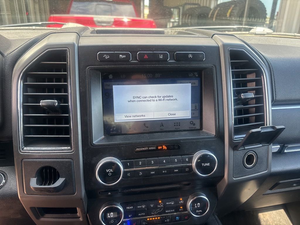 Used 2018 Ford Expedition XLT w/ Equipment Group 202A AWD/4WD image 13