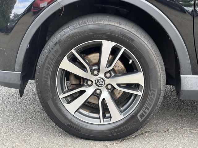 Used 2017 Toyota RAV4 XLE AWD/4WD image 7