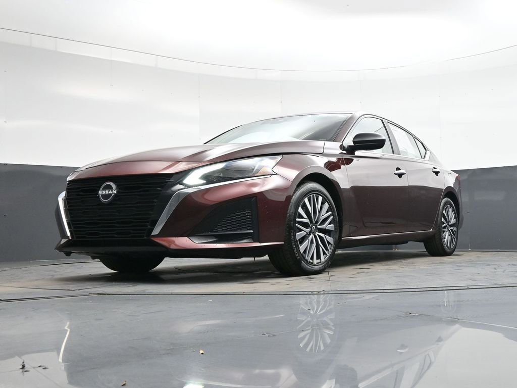 Used 2024 Nissan Altima 2.5 SV image 32