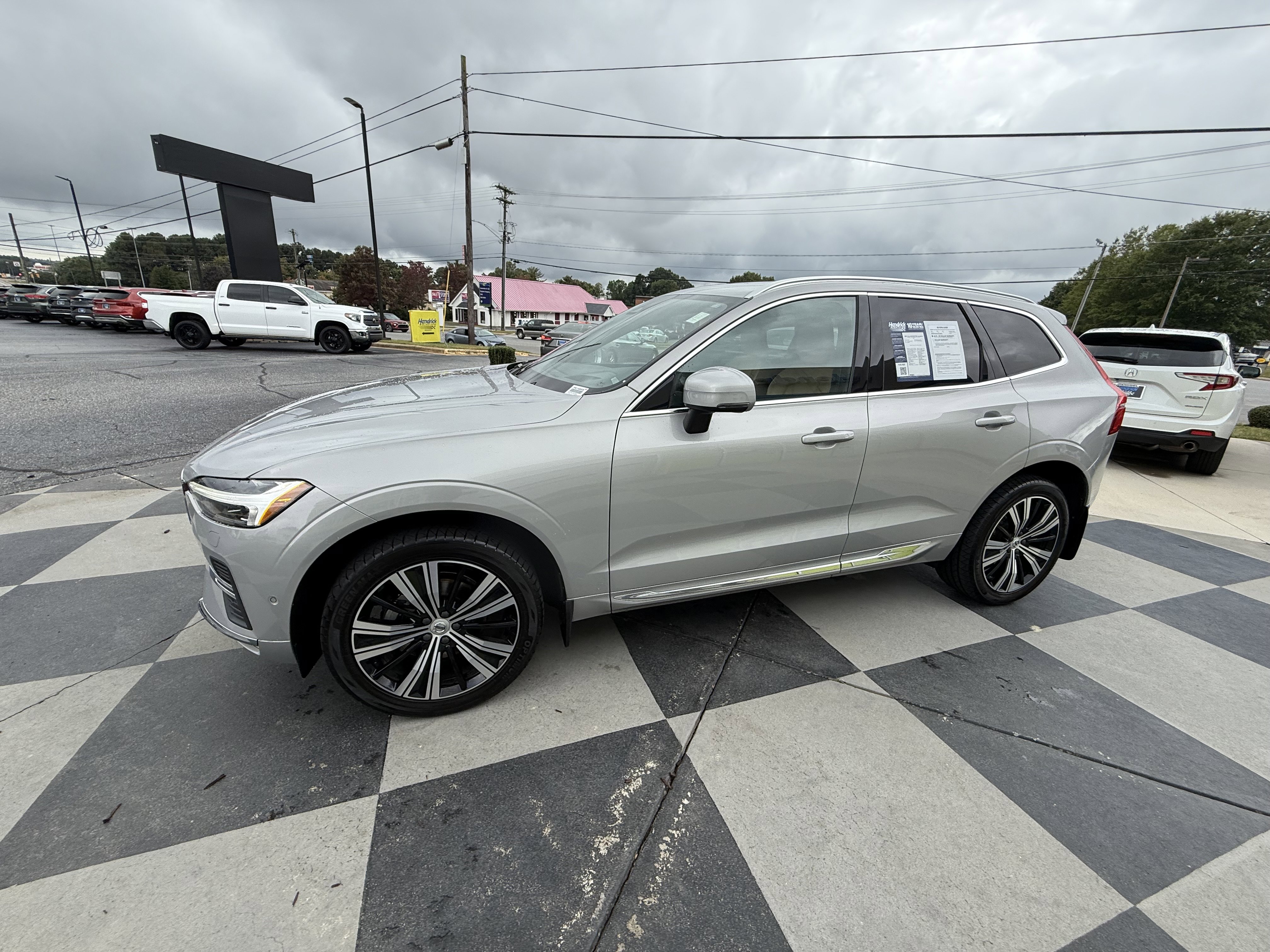 Used 2022 Volvo XC60 B5 Inscription w/ Advanced Package image 5
