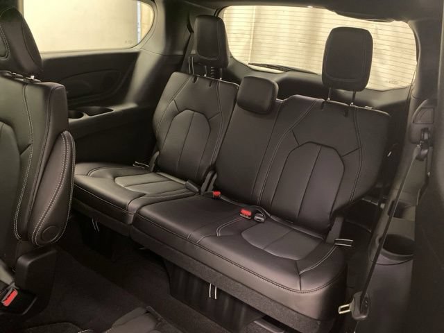 New 2027 Chrysler Pacifica Select FWD image 23
