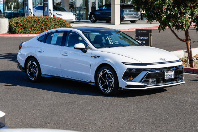 Certified 2025 Hyundai Sonata SEL FWD image 6