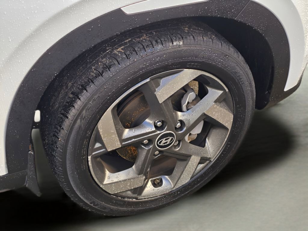 Used 2023 Hyundai Venue Limited image 12