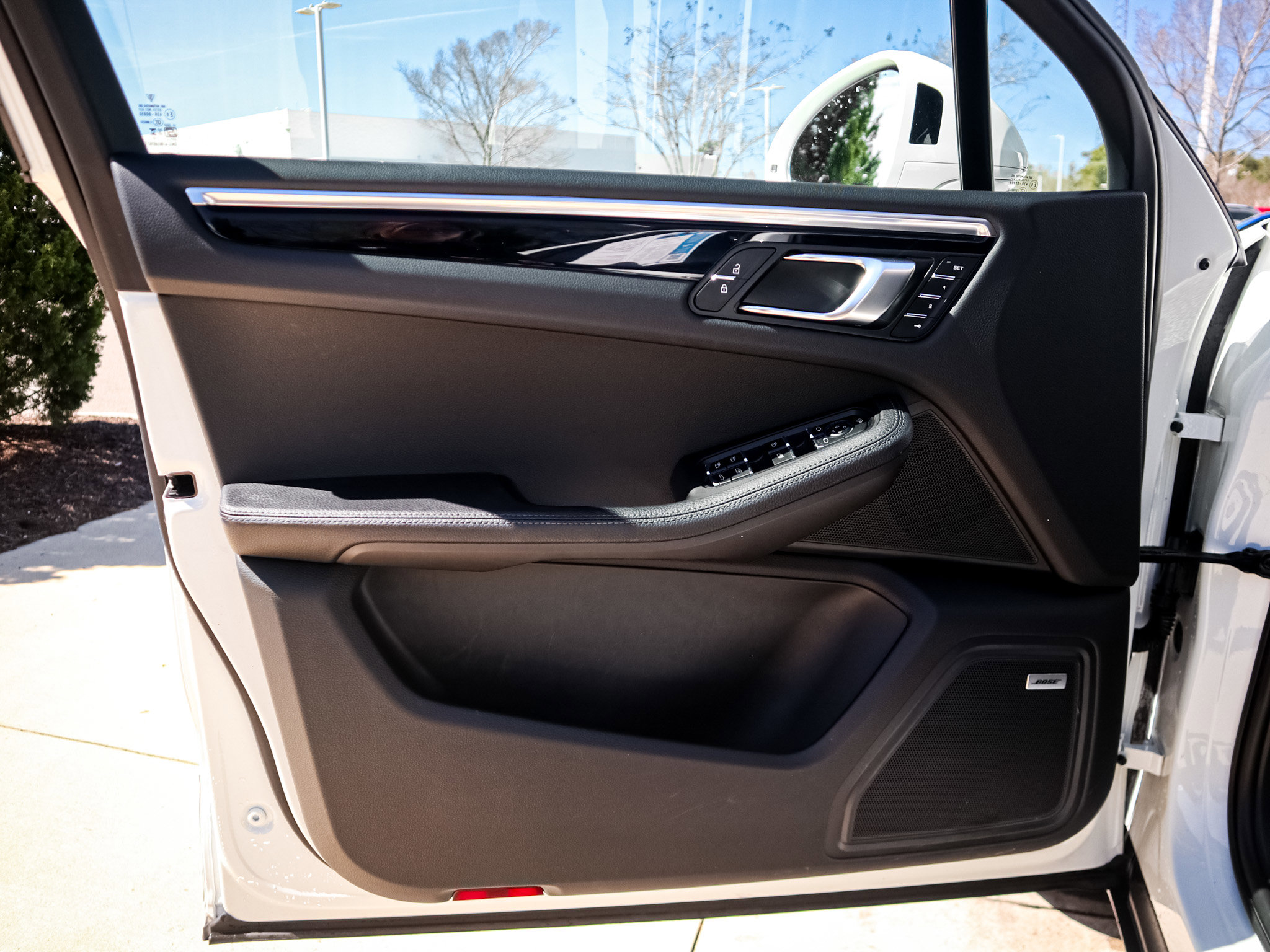 Used 2024 Porsche Macan AWD/4WD image 14