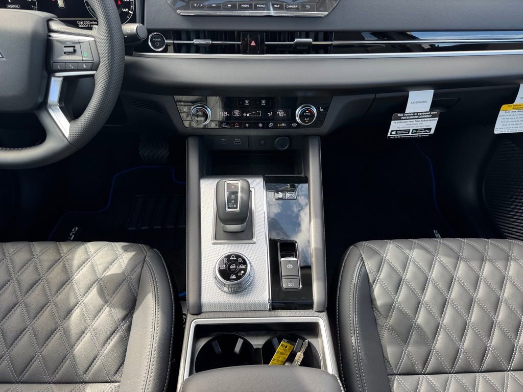 New 2025 Mitsubishi Outlander SEL image 23