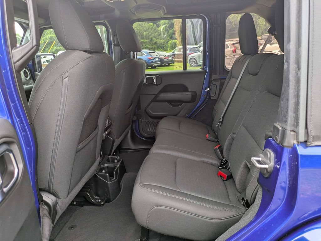 Used 2020 Jeep Wrangler Unlimited Sahara AWD/4WD image 14
