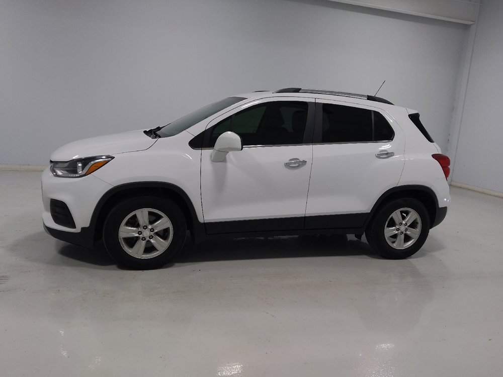 Used 2020 Chevrolet Trax LT w/ Driver Confidence Package FWD image 2