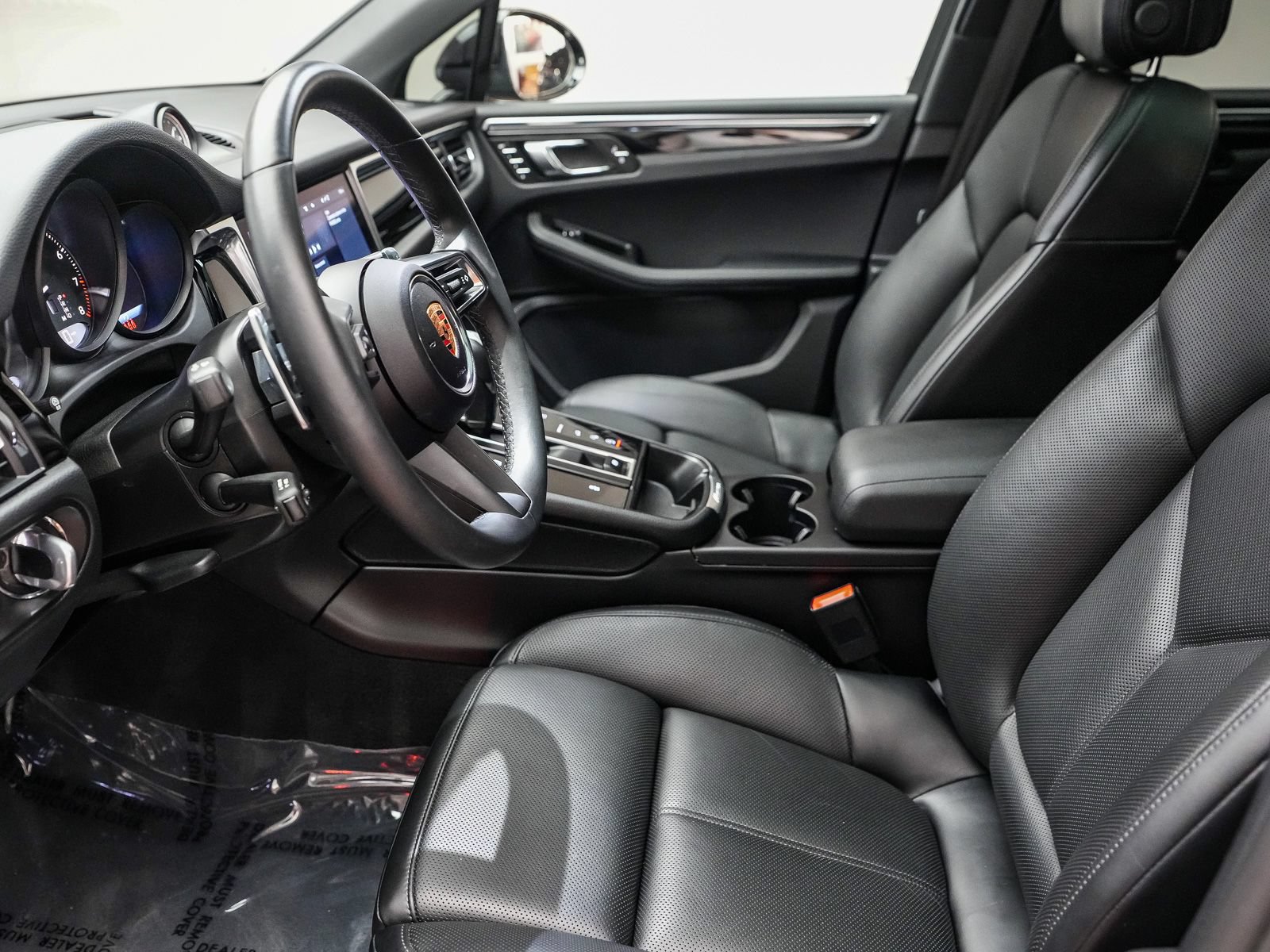 Certified 2024 Porsche Macan AWD/4WD image 21
