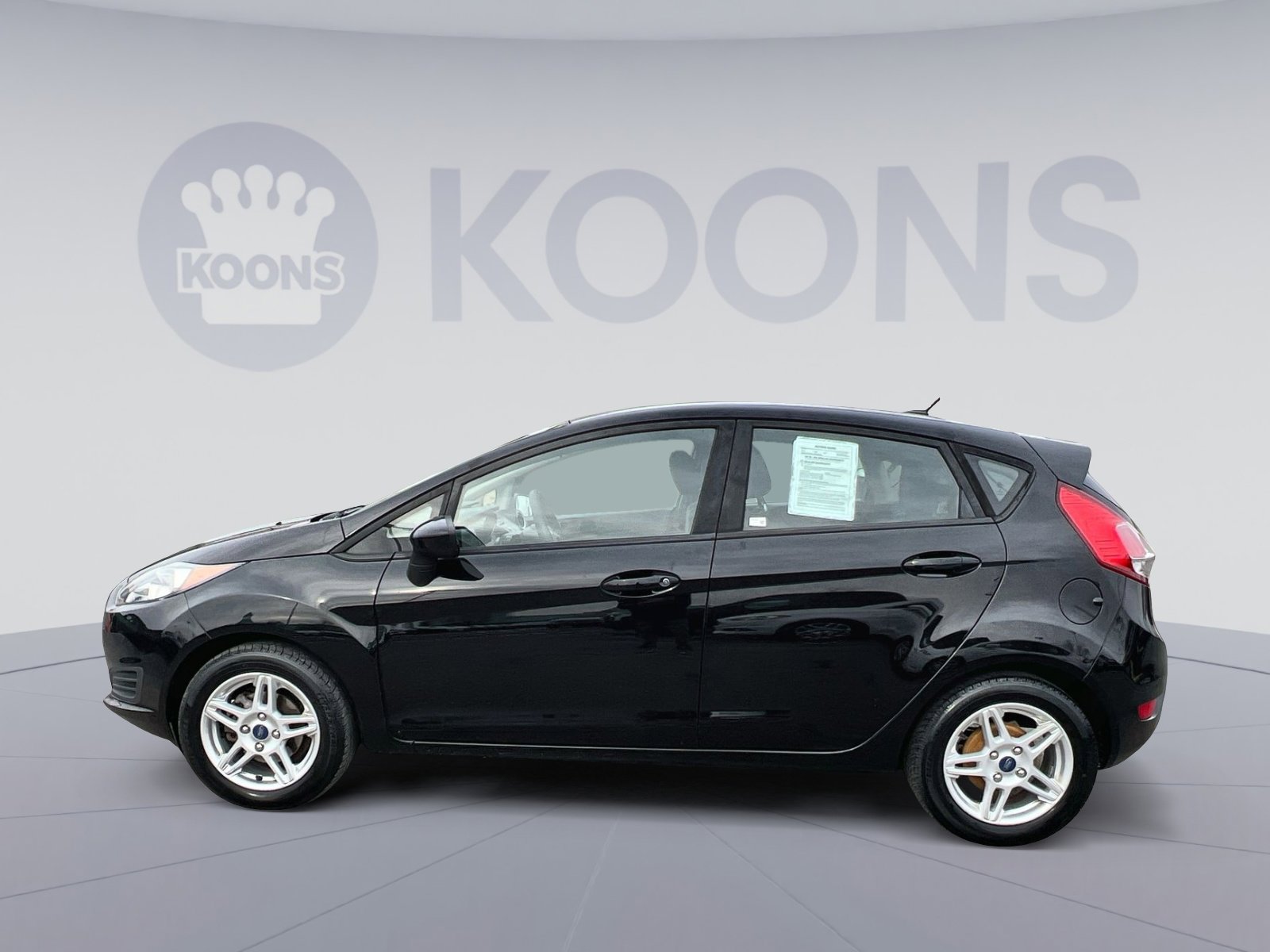 Used 2018 Ford Fiesta SE image 2