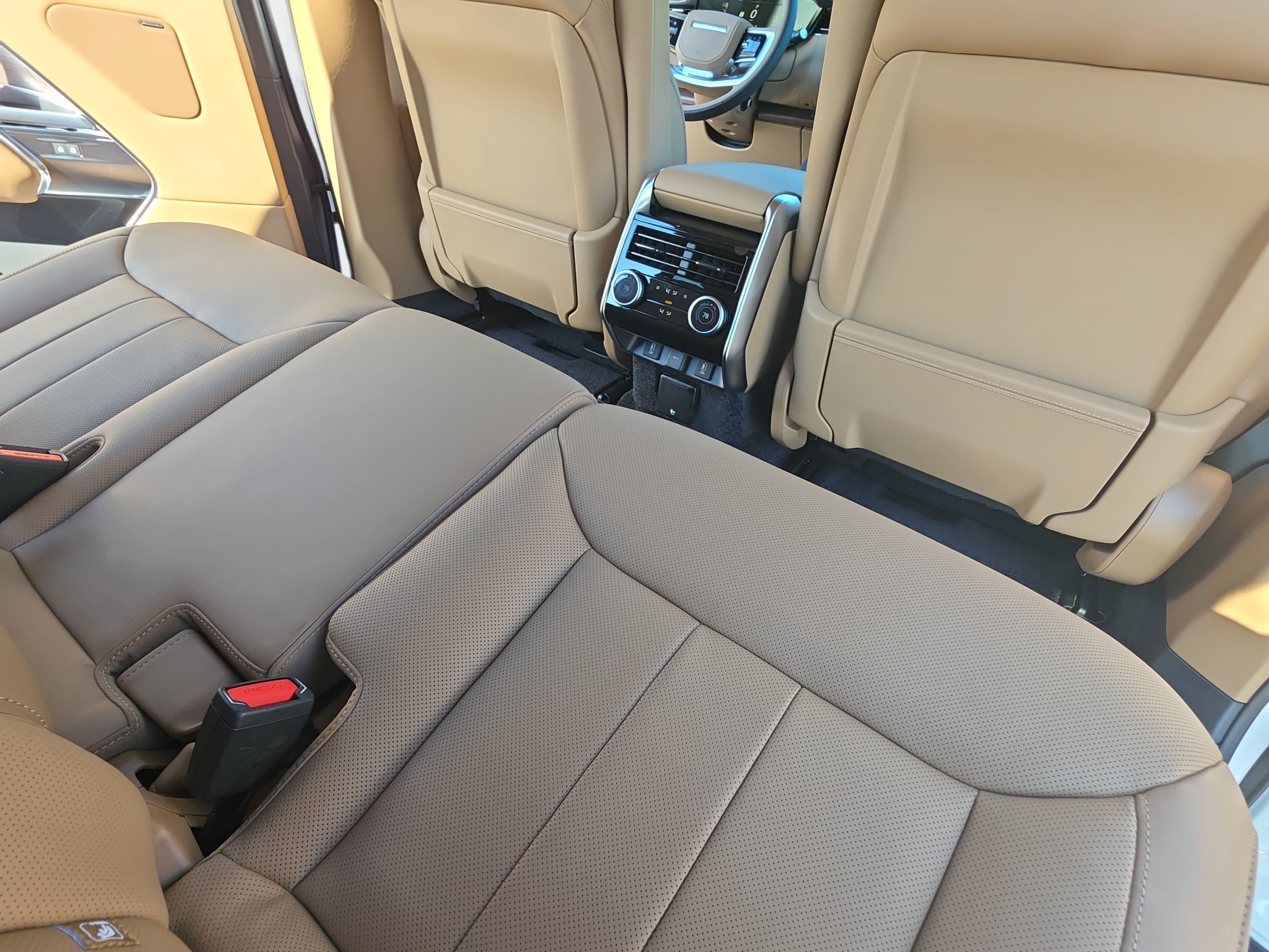 New 2026 Land Rover Range Rover Long Wheelbase SE AWD/4WD image 11