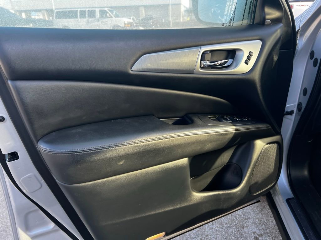 Used 2020 Nissan Pathfinder SL image 10