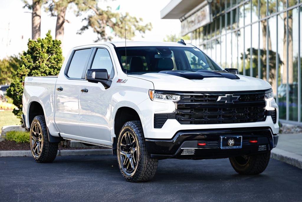 Used 2024 Chevrolet Silverado 1500 LT Trail Boss w/ LT Trail Boss Premium Package AWD/4WD image 1