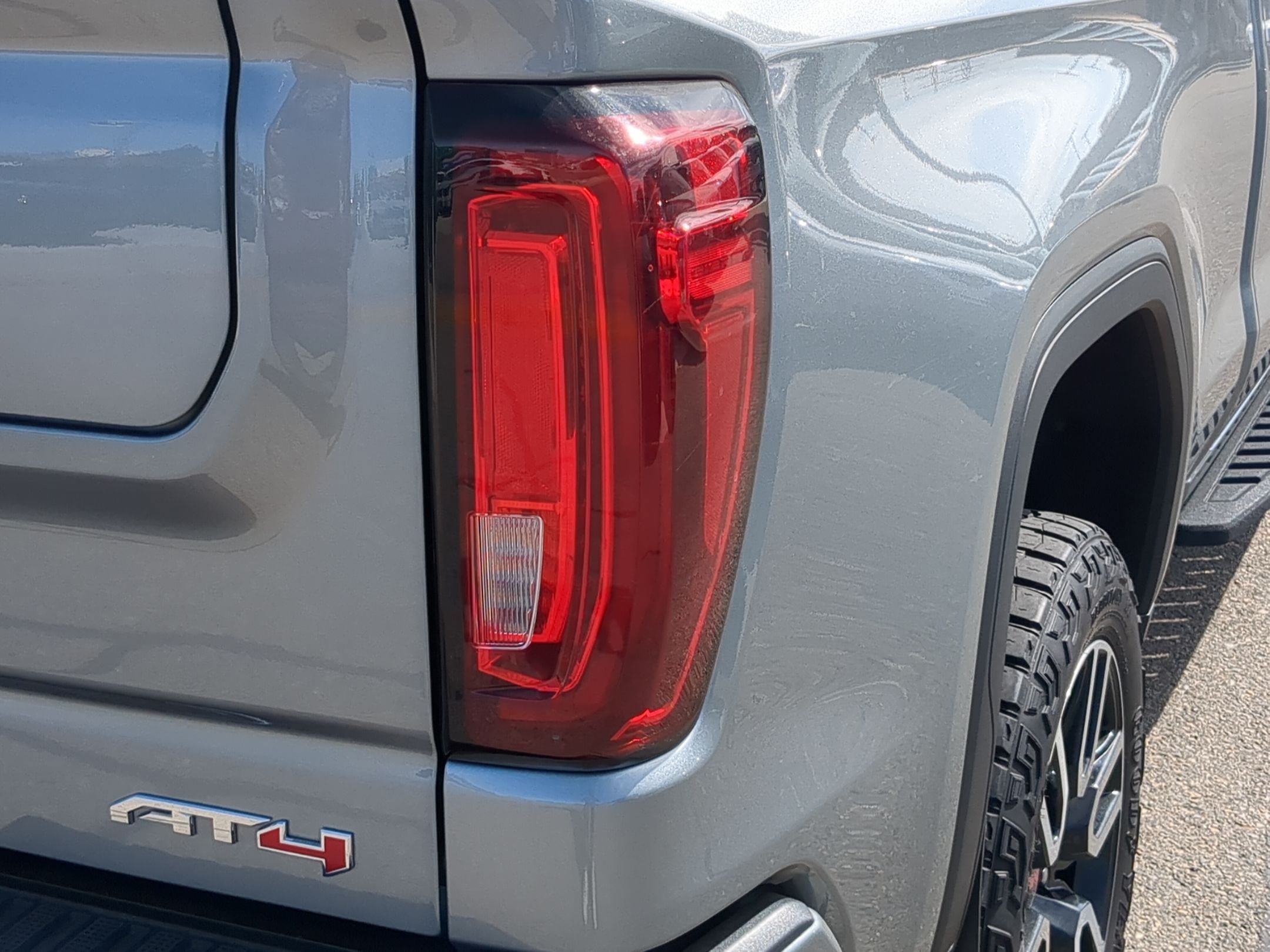 Used 2024 GMC Sierra 1500 AT4 w/ Technology Package AWD/4WD image 12