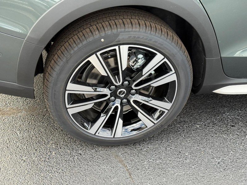 New 2026 Volvo V60 B5 Cross Country Ultra w/ Climate Package image 4