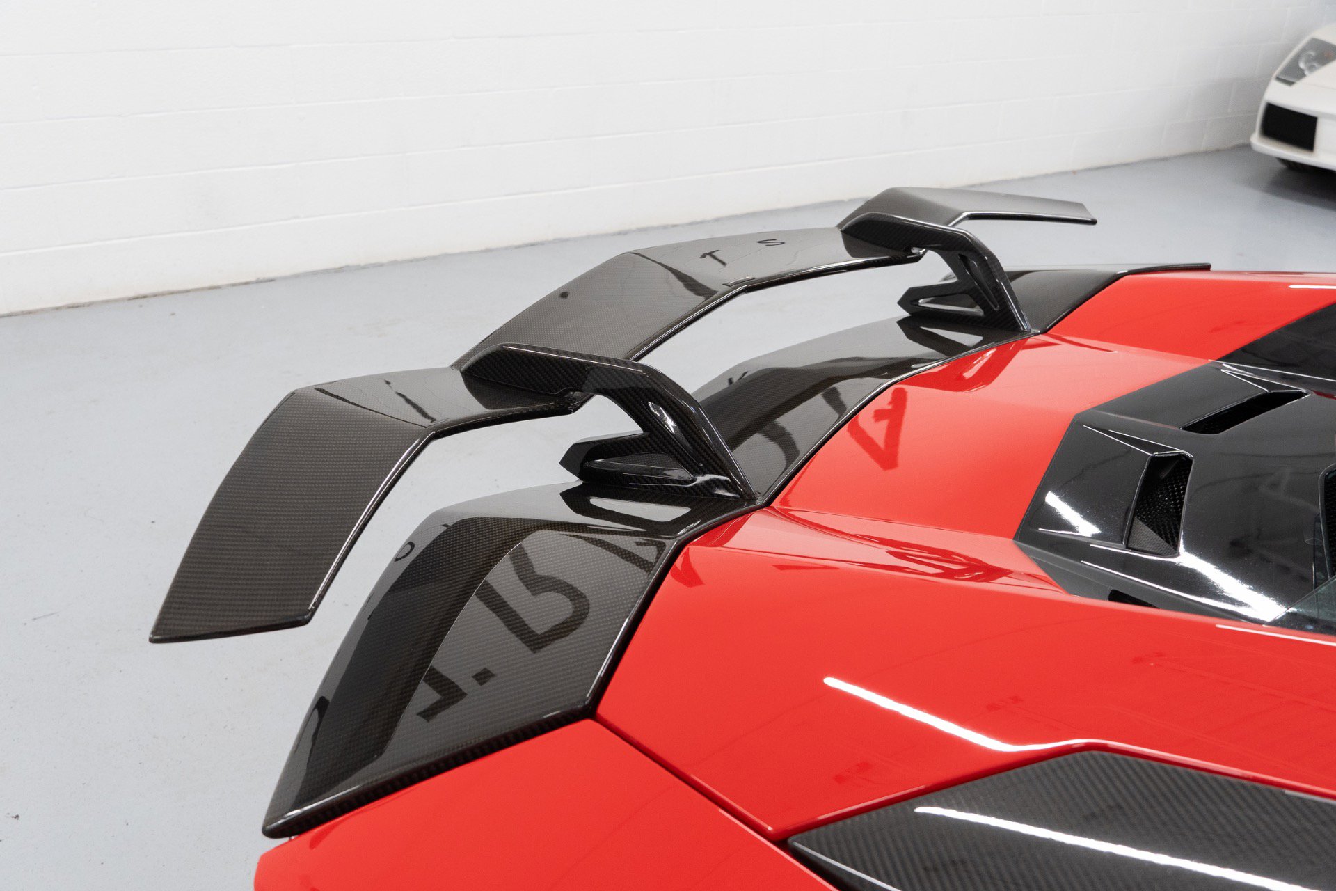 Used 2018 Lamborghini Aventador S image 9