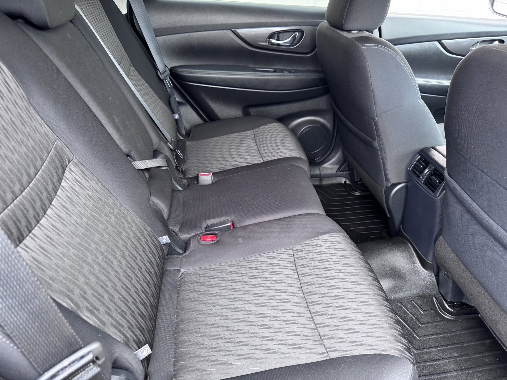 Used 2020 Nissan Rogue SV image 13