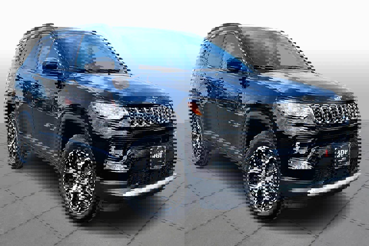 Used 2025 Jeep Compass Limited w/ Sun & Sound Group image 3