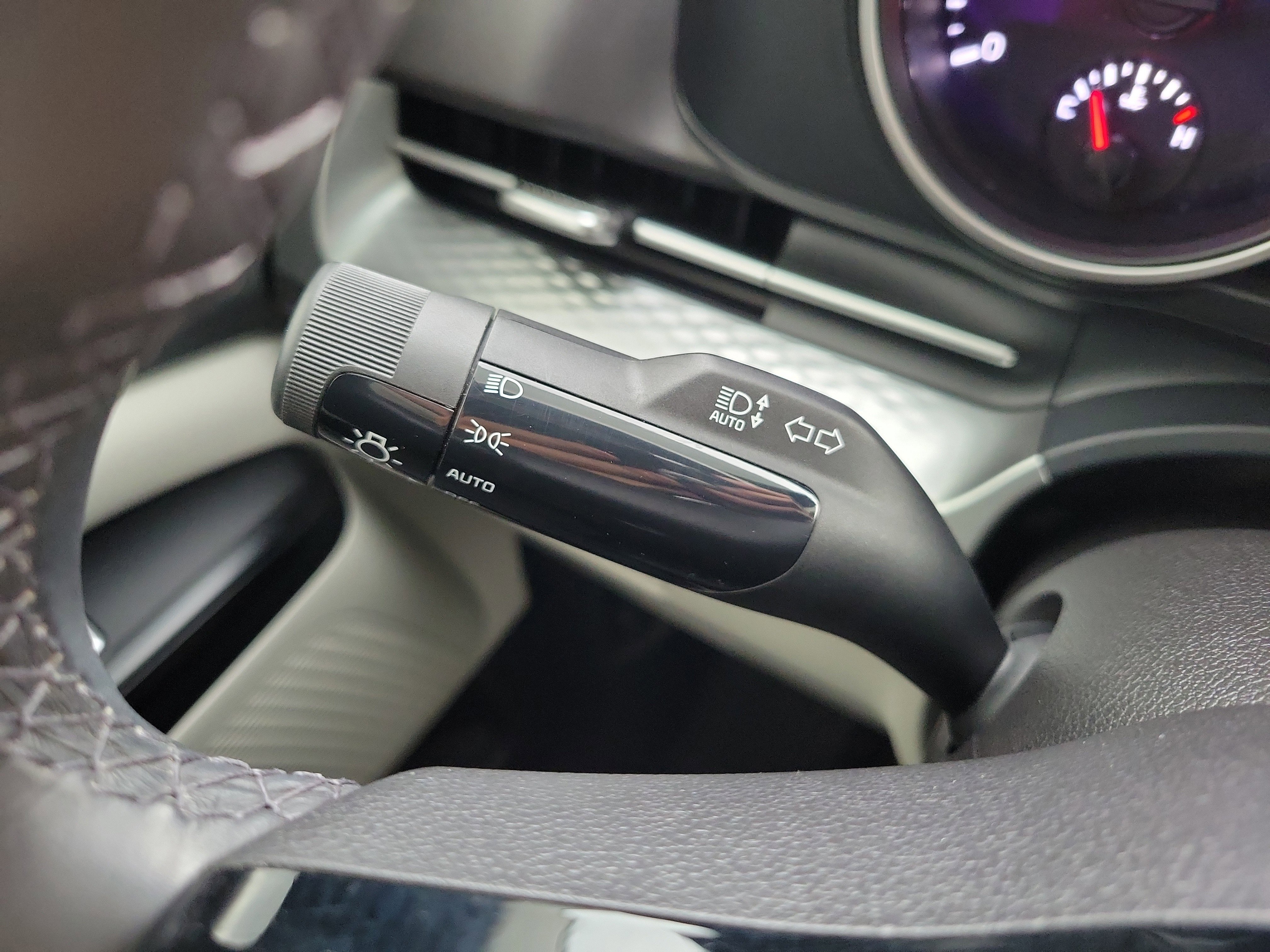 Certified 2023 Kia Carnival LX image 29