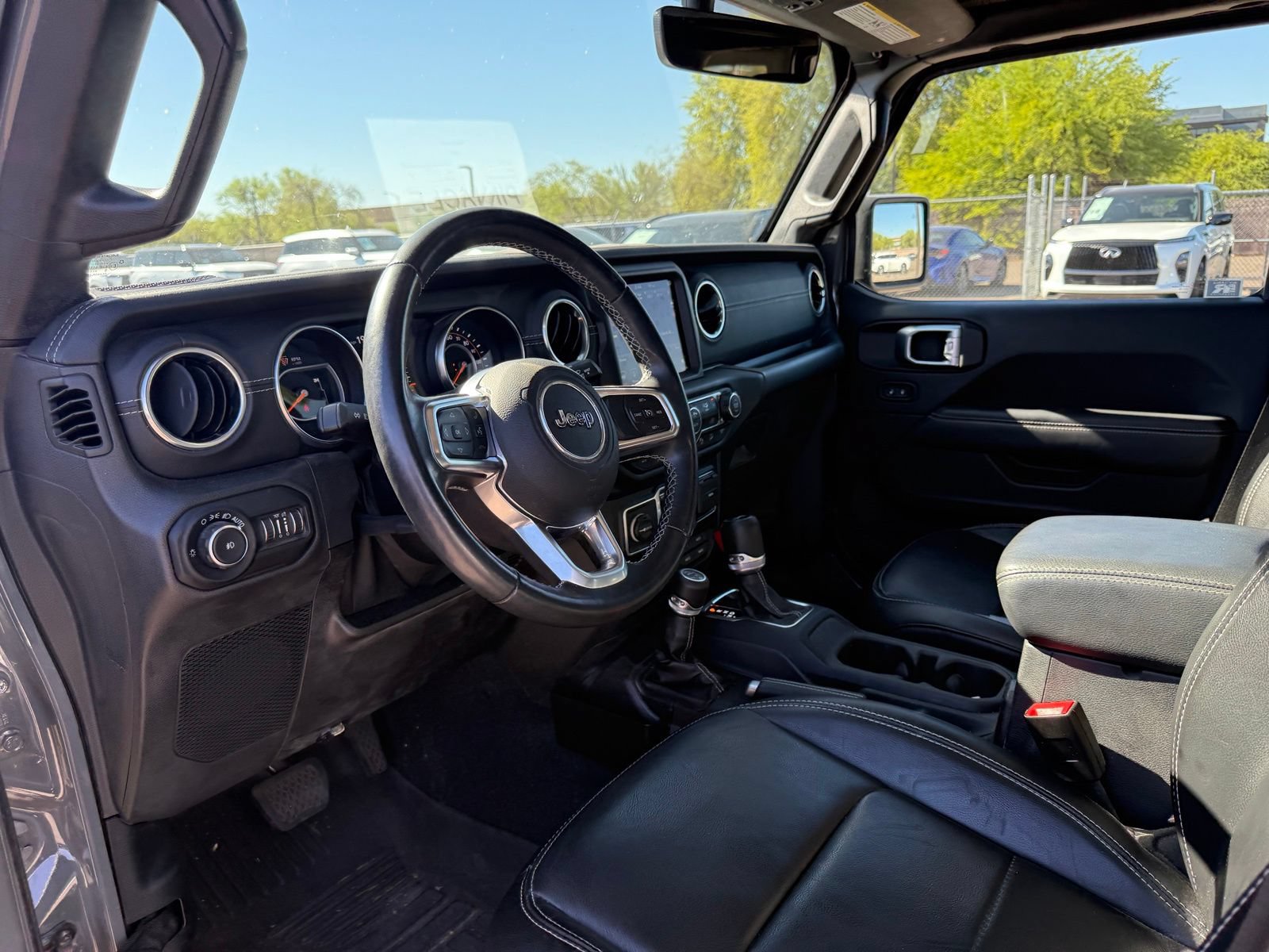 Used 2019 Jeep Wrangler Unlimited Sahara AWD/4WD image 14