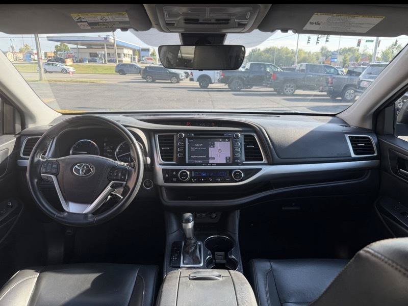 Used 2019 Toyota Highlander XLE FWD image 15