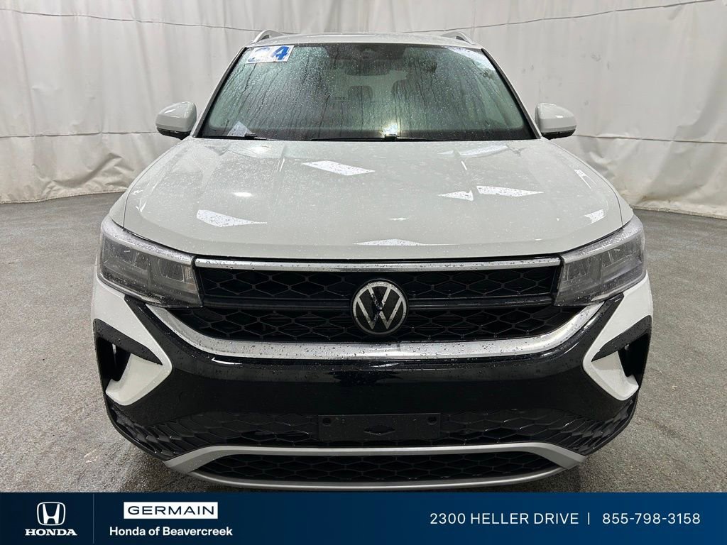 Used 2024 Volkswagen Taos SE image 3