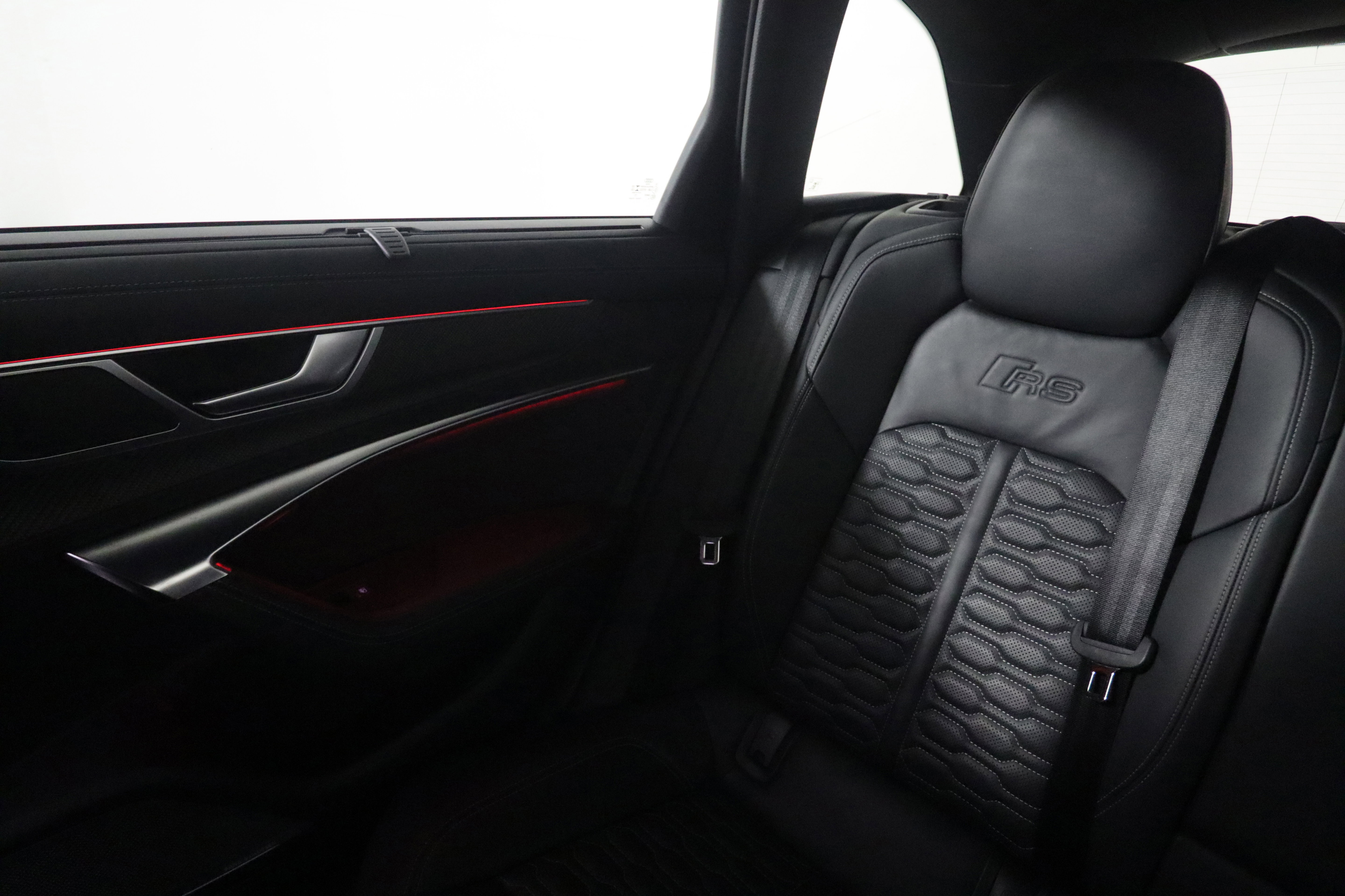 Used 2021 Audi RS 6 w/ Carbon Optic Package AWD/4WD image 13