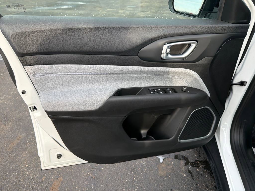 New 2026 Jeep Compass Latitude image 10