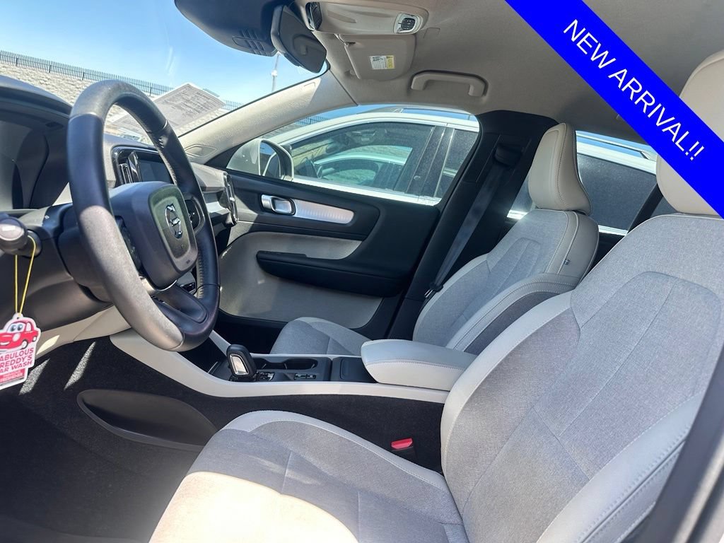 Used 2020 Volvo XC40 T5 Momentum w/ Protection Package Premier AWD/4WD image 11