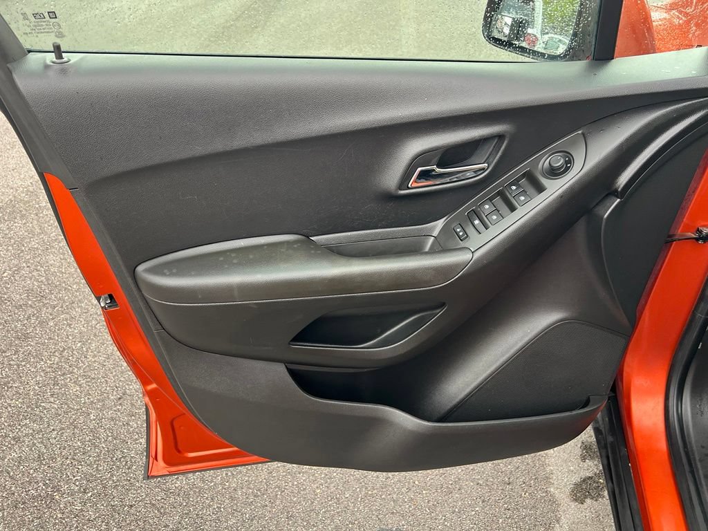 Used 2015 Chevrolet Trax LT FWD image 16