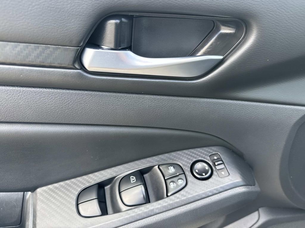 Used 2025 Nissan Altima 2.5 SV FWD image 19