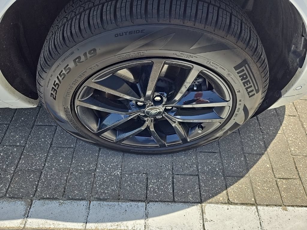 Certified 2025 Land Rover Discovery Sport S AWD/4WD image 11