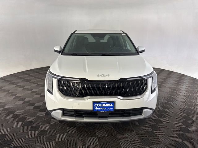 Used 2025 Kia Carnival image 2