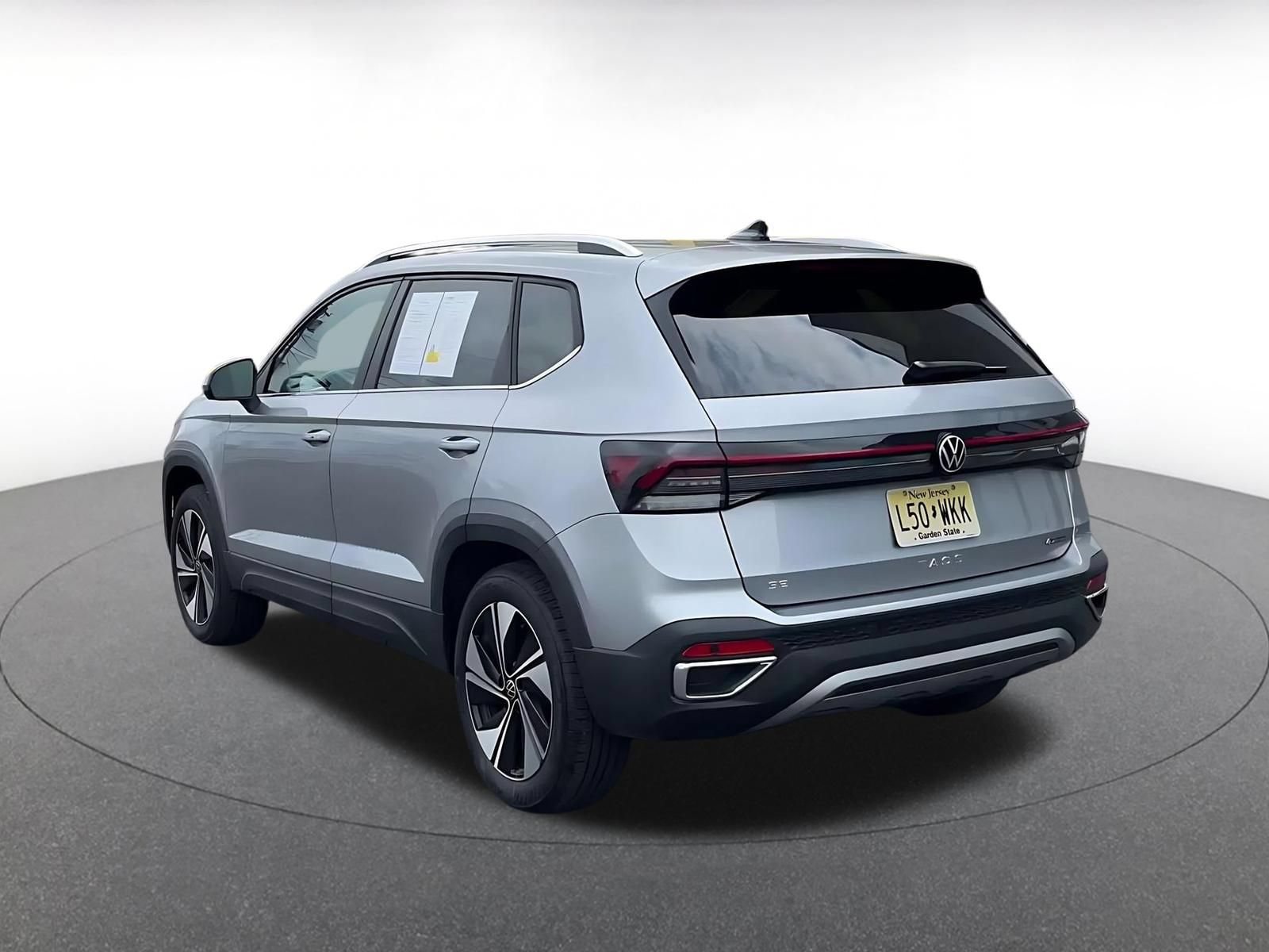 Used 2026 Volkswagen Taos SE AWD/4WD image 11