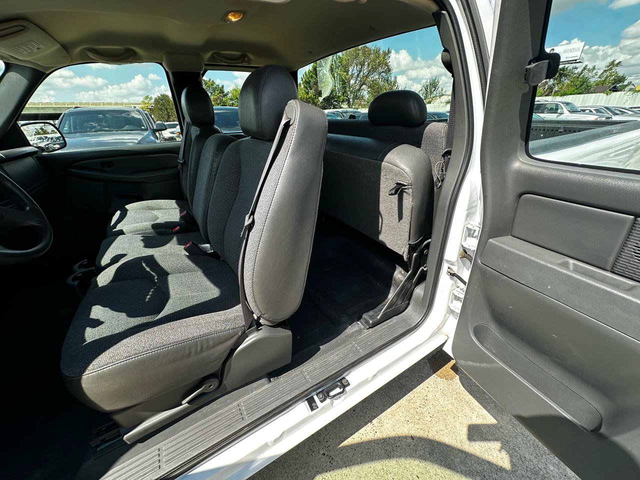 Used 2005 Chevrolet Silverado 1500 W/T RWD image 23
