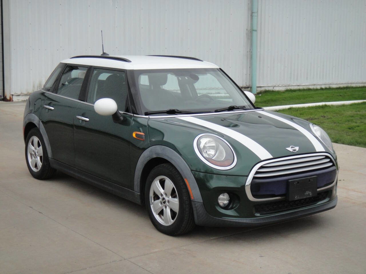 Used 2015 MINI Cooper 4-Door Hardtop FWD image 4
