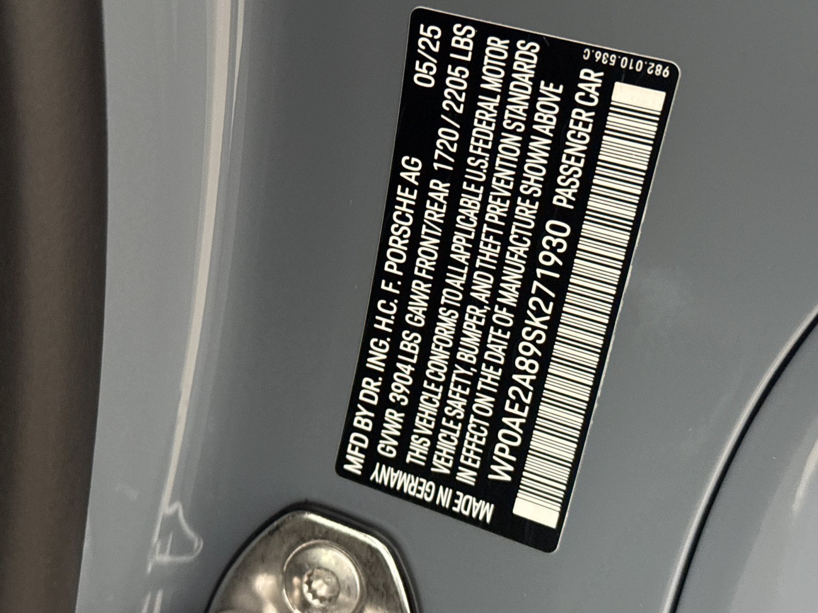 Certified 2025 Porsche 718 Cayman GT4 RS w/ Weissach Package RWD image 30