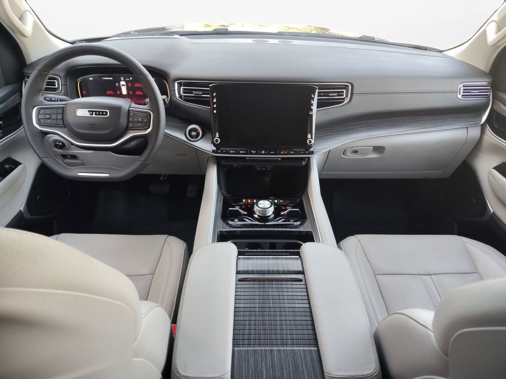 Used 2024 Jeep Wagoneer L Series III image 3