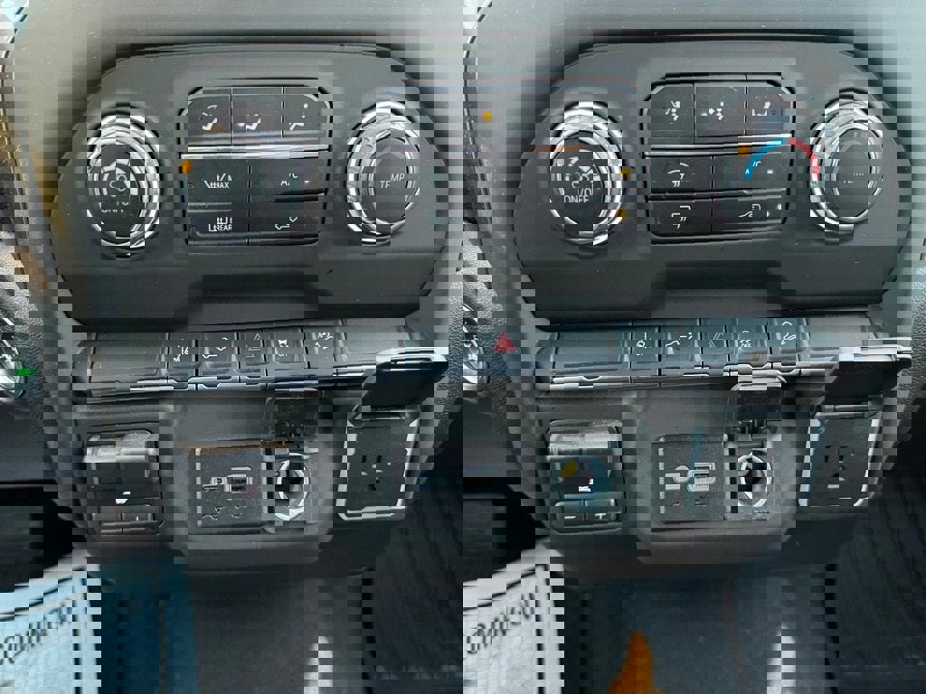 Used 2025 Chevrolet Silverado 2500 Custom w/ Custom Convenience Package image 21