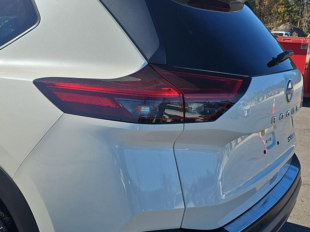 Used 2022 Nissan Rogue SV w/ SV Premium Package image 38