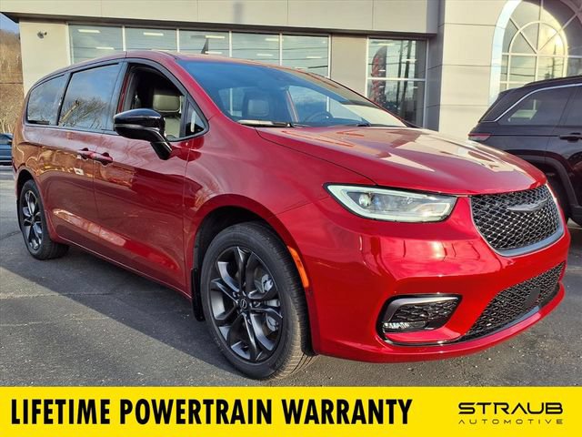 New 2026 Chrysler Pacifica Select