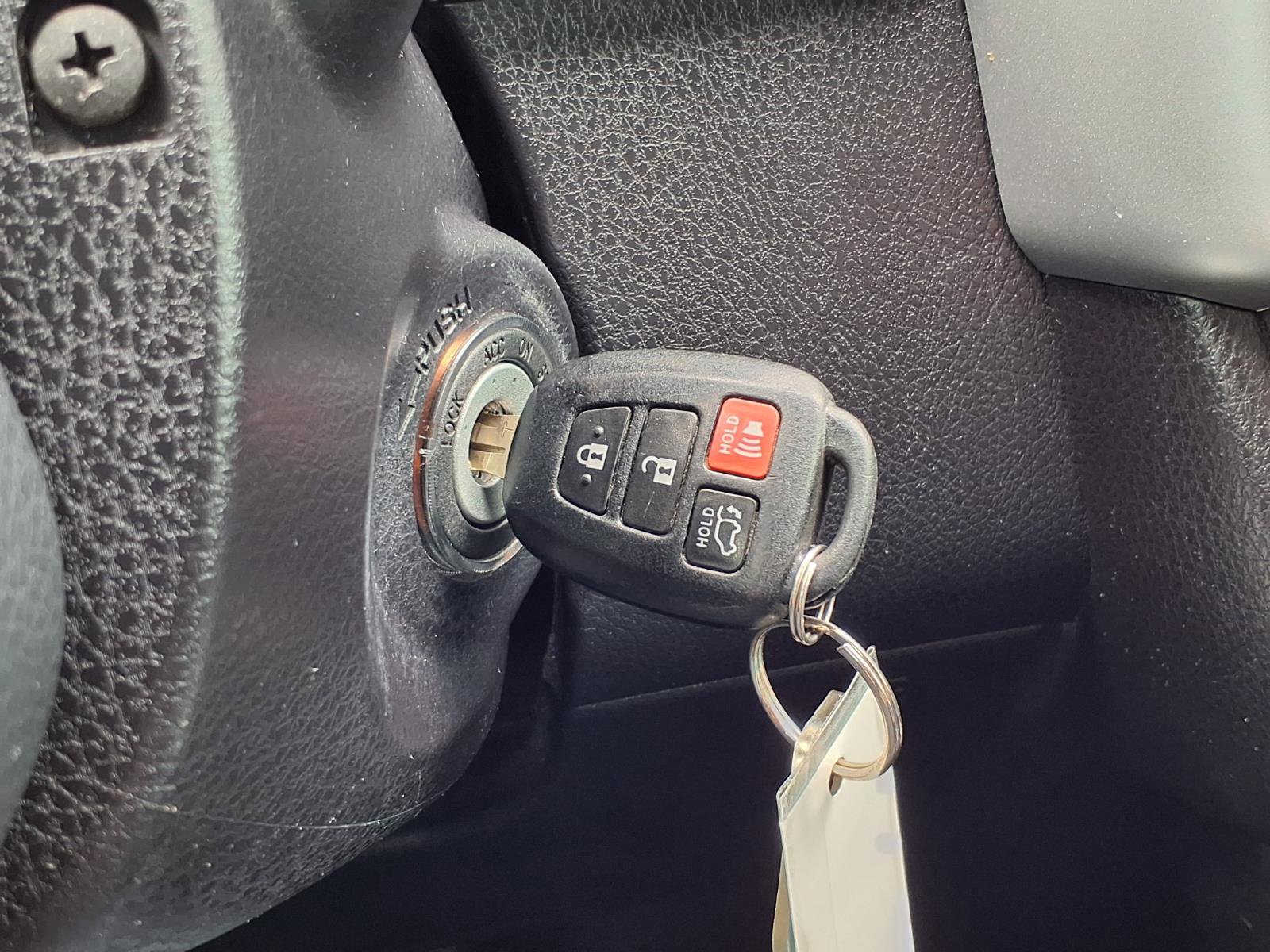 Used 2015 Toyota Highlander Plus FWD image 11