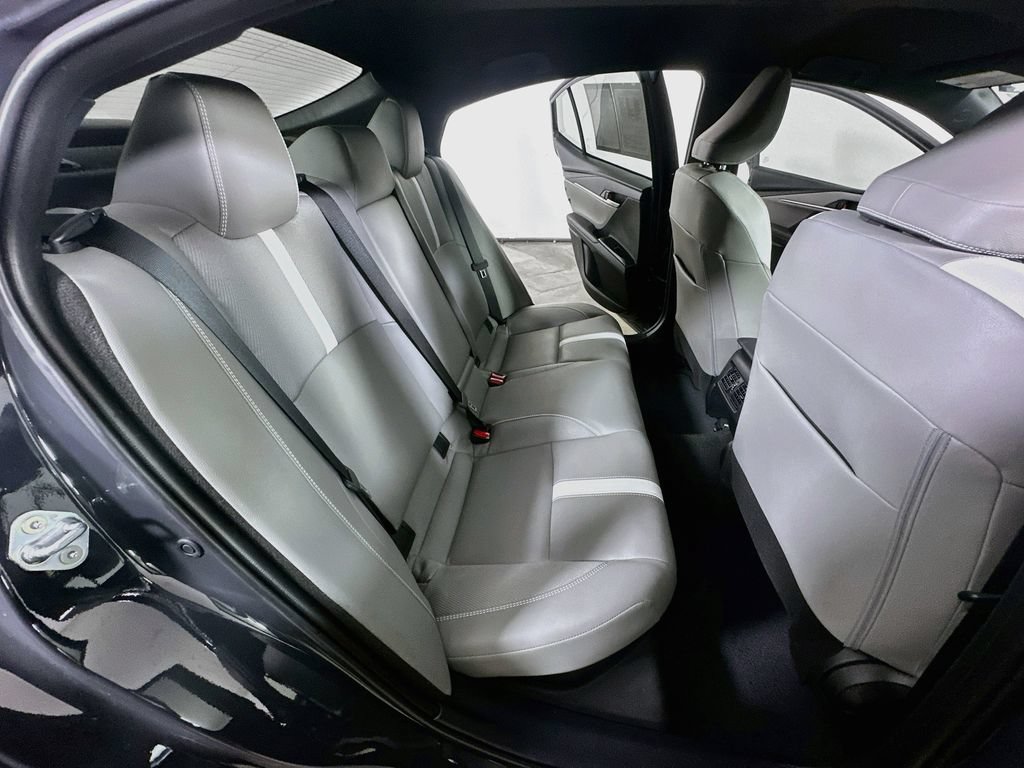 Used 2025 Toyota Camry SE FWD image 12
