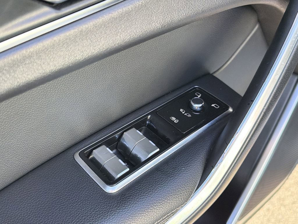 Used 2025 Jaguar F-PACE R-Dynamic S image 25