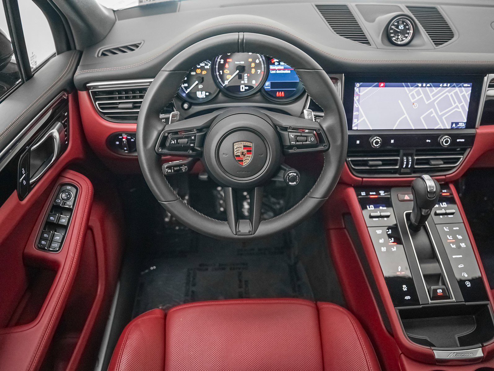 Used 2025 Porsche Macan S image 16