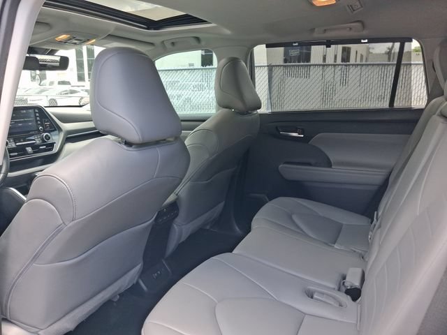 Used 2021 Toyota Highlander XLE FWD image 5