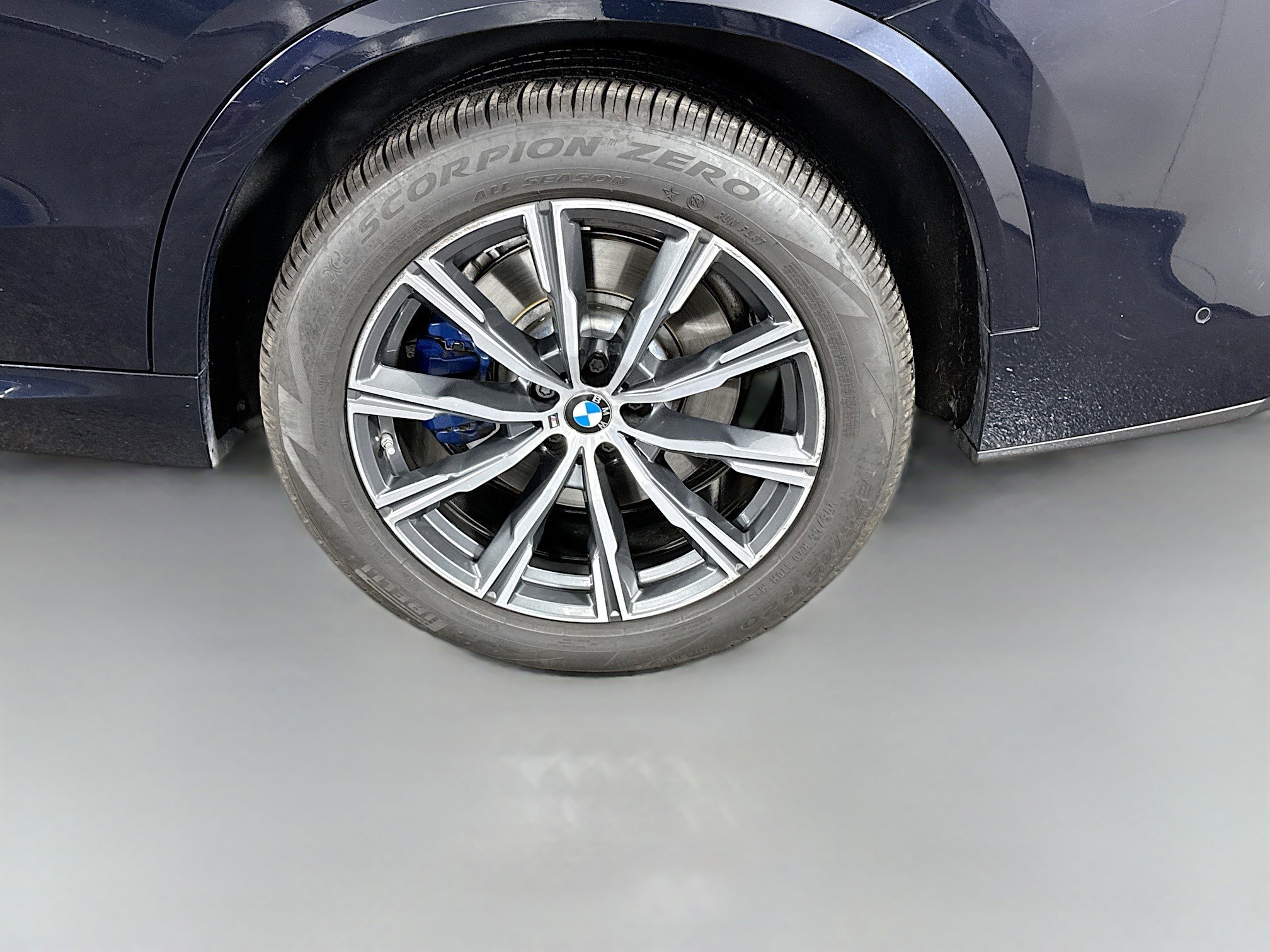 Used 2020 BMW X5 M50i w/ Premium Package image 37