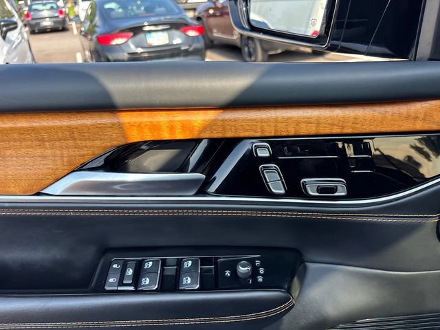 Used 2022 Jeep Grand Wagoneer Series III AWD/4WD image 17